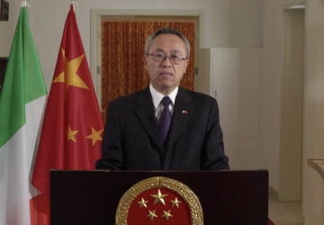 联合国秘书长古特雷斯今天宣布，任命来自中国的资深外交官李军华担任下一任主管经济和社会事务的副秘书长。