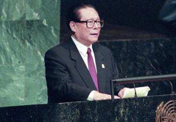 在联合国50周年大会特别纪念会上，时任中国国家主席江泽民发表了《让我们共同缔造一个更美好的世界》的讲话。