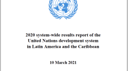 Page de couverture d'un rapport sur fond blanc montrant le titre « Rapport 2020 sur les résultats obtenus à l'échelle du système par le système des Nations Unies pour le développement en Amérique latine et dans les Caraïbes » en anglais et le logo de l'ONU placé au-dessus du titre.