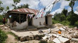 A house that was damaged by the earthquake with crumbling walls.