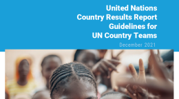 لافتة زرقاء مع عنوان فوق صورة لشباب يبتسمون ويرفعون شعار السلام.