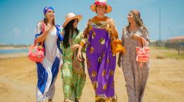 Yuskairis Hernández (second left) - Head Manager at the Yarn Cone Bank- displays Wayuu textiles, alongside a group pf Wayúu weavers.