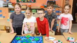 Группа детей в детском саду