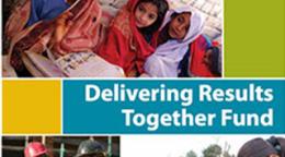 Portada del documento con tres fotografías que muestran a personas de distintas edades realizando diversas actividades como leer, revisar planos y cultivar.