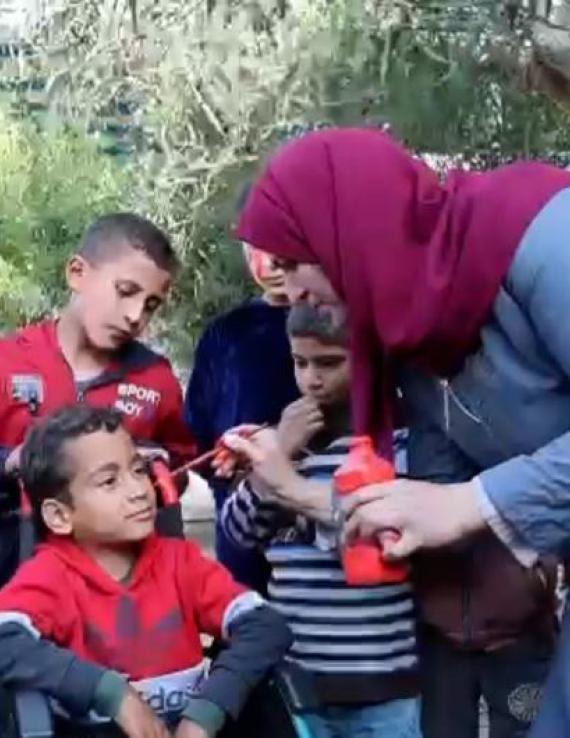 Evento de entretenimiento para niños en Gaza.