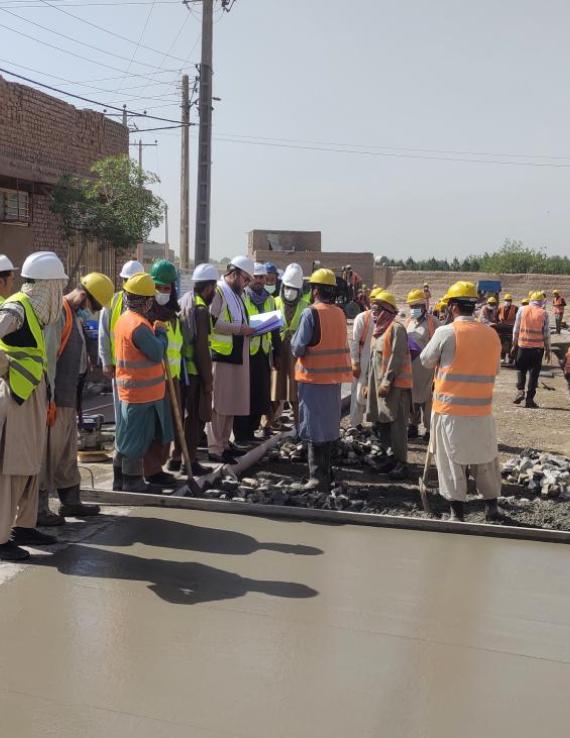 ترميم الشارع باستخدام الخرسانة في قرية سيد آباد، المنطقة ١٣، مدينة هرات – ٢٨ أبريل ٢٠٢٥