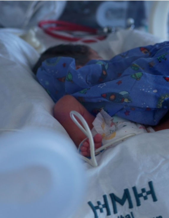 Un bebé en un hospital en argentina.