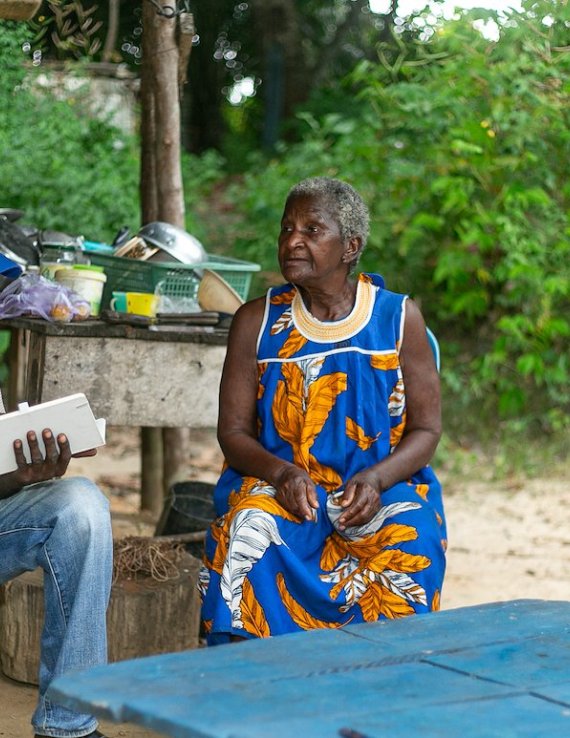 Un homme et une femme d'une communauté au Gabon.