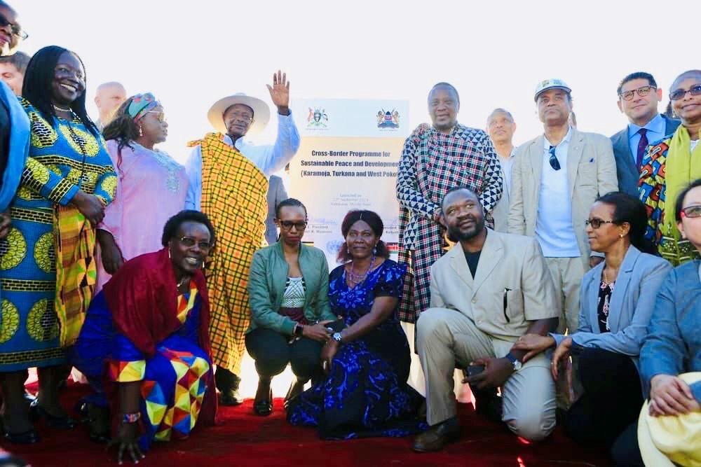 Photo shows the presidents of Kenya and Uganda posing with heads of agencies, funds and programmes and resident coordinators.