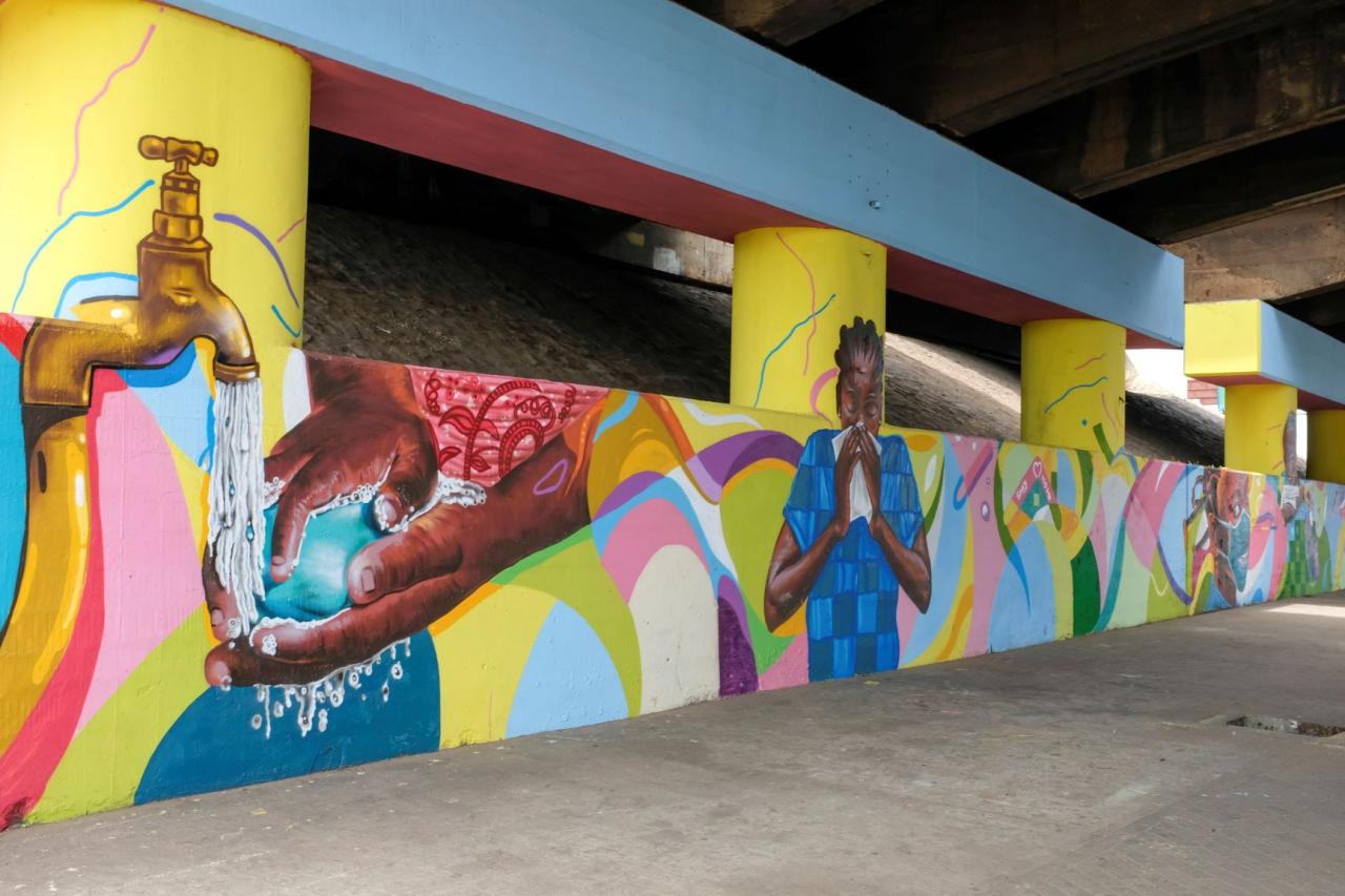 Bright and colourful mural demonstrates a messages of hope and solidarity, with a special focus on the protection of migrants.