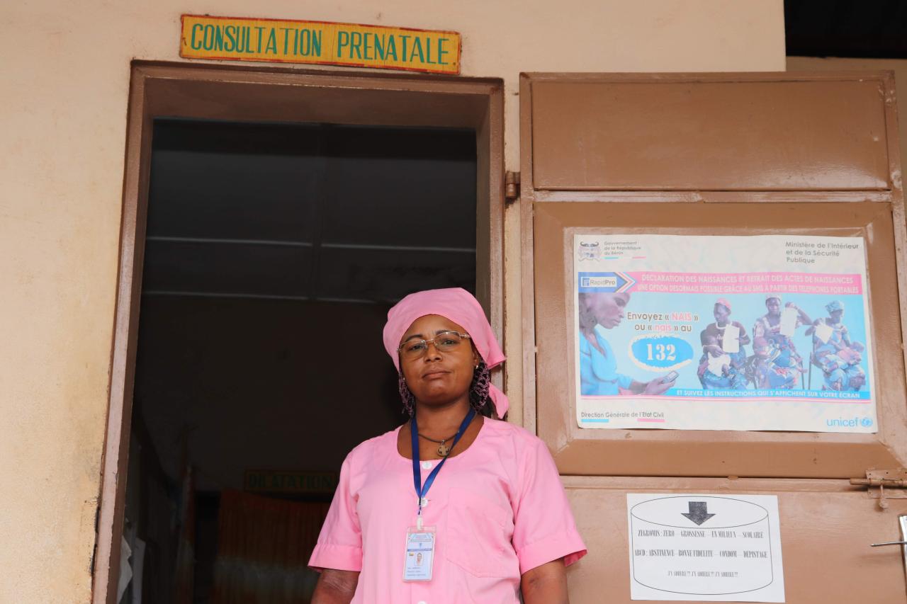 A new phone line is publicized in health centers and other sites, with help from UNICEF and other UN agencies.