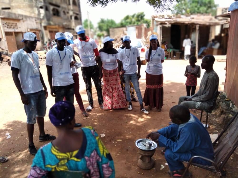Un grupo que representa a la ONU se reúne con las comunidades locales en Malí.
