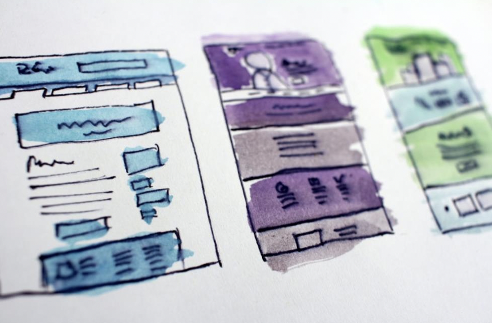 Un dibujo de tres páginas web en tres colores diferentes.