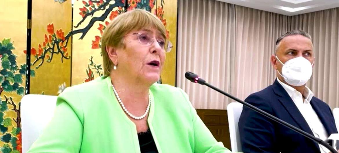 La Alta Comisionada de las Naciones Unidas para los Derechos Humanos, Michelle Bachelet, habla en el Instituto de Derechos Humanos de Guangzhou.