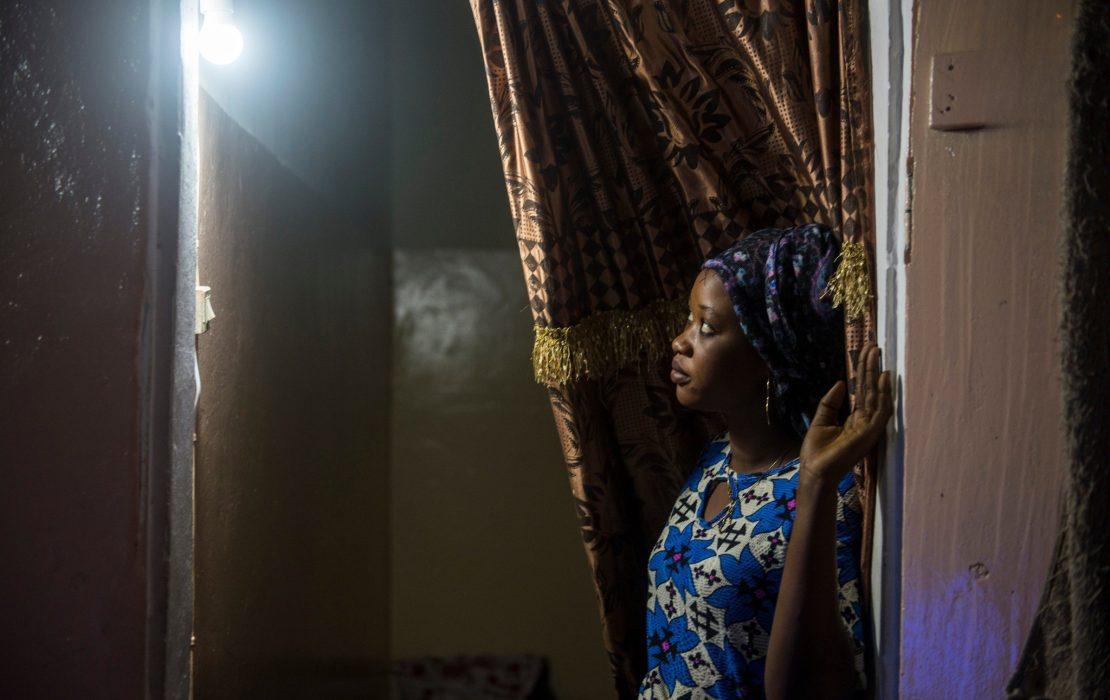 Si le Sénégal affiche l'un des taux d'électrification les plus élevés d'Afrique de l'Ouest, d'importantes disparités subsistent entre les ménages.