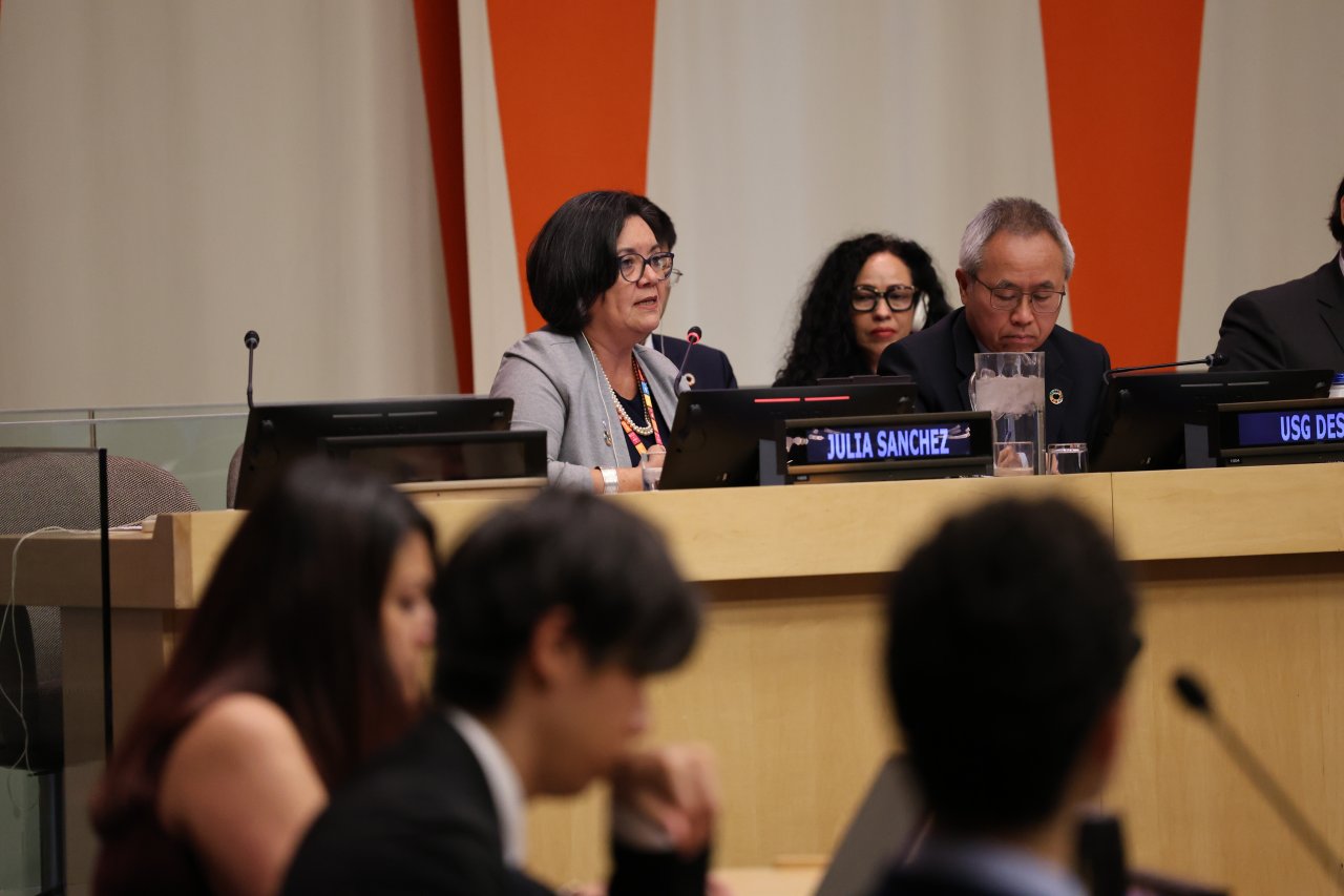 The UN Resident Coordinator in the Dominican Republic delivers a speech.