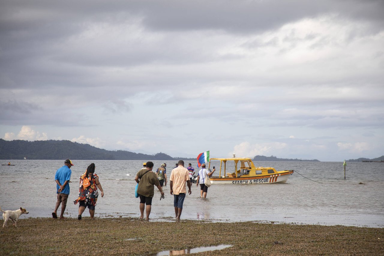 Fishermen and fisherwomen on a beach in Papua New Guinea.