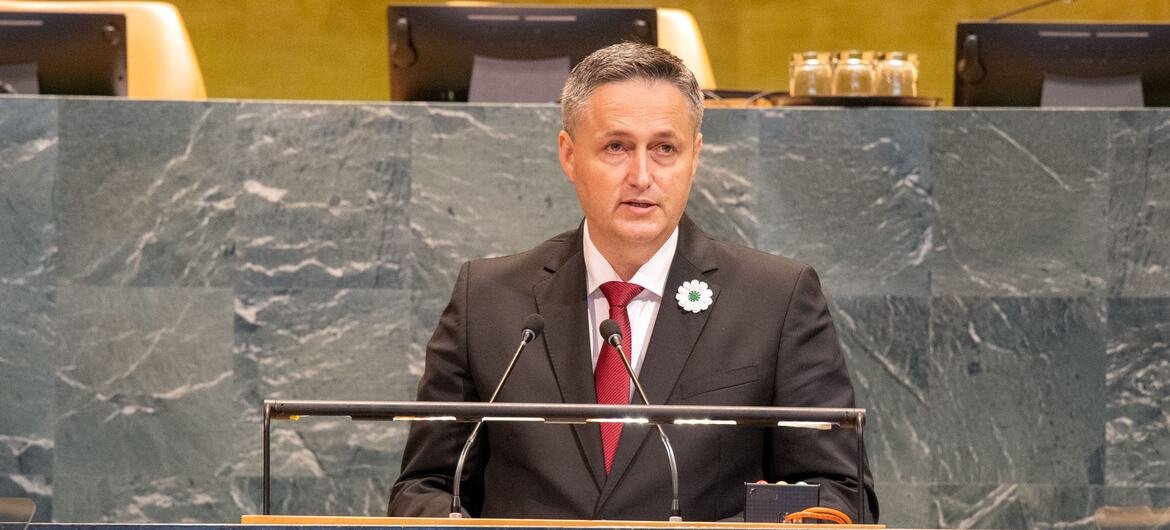 A UN official addresses the UN General Assembly Hall.