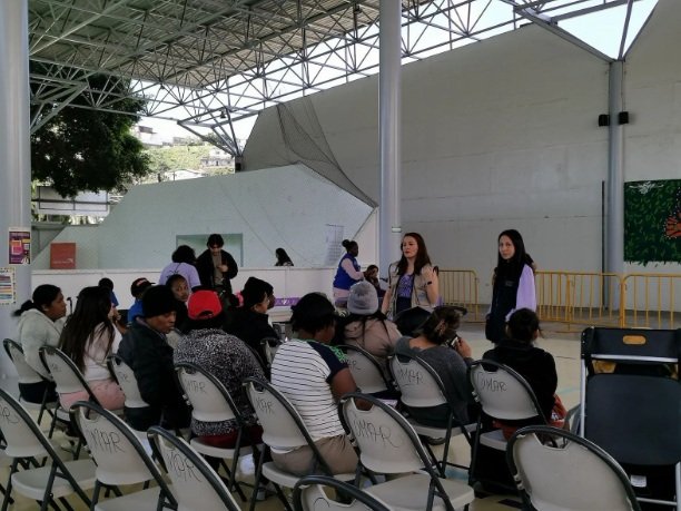Mujeres en una charla