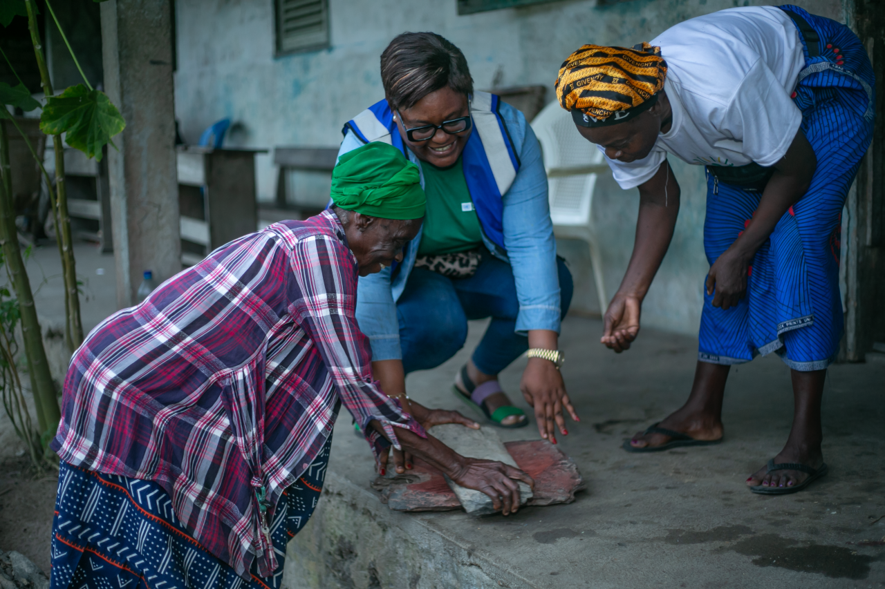 A UN Volunteer in Gabon interacts with local community members.