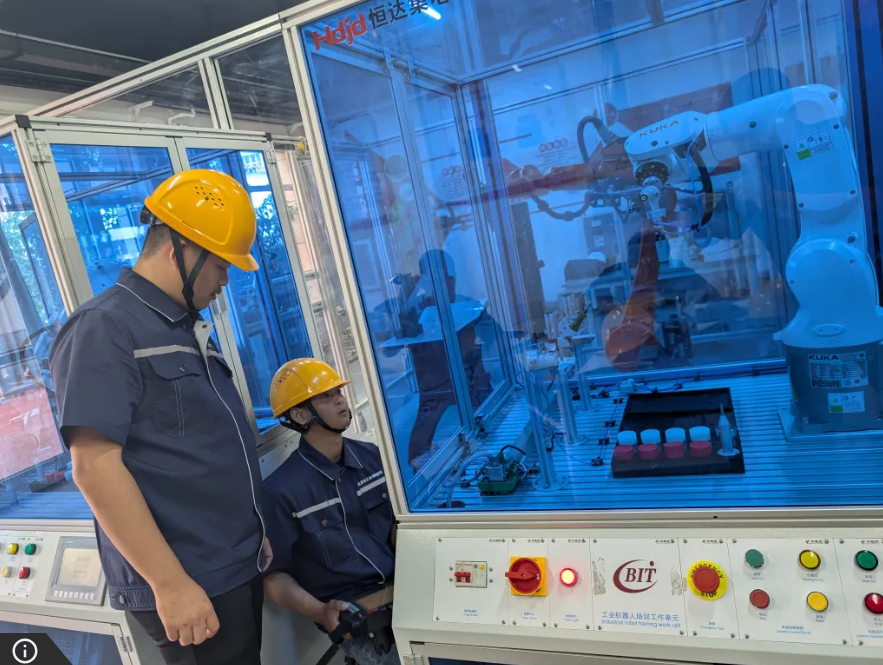 柬埔寨职业技术教育与培训（TVET）讲师及企业内部培训师提升工业机器人专业能力，北京，2026年7月。