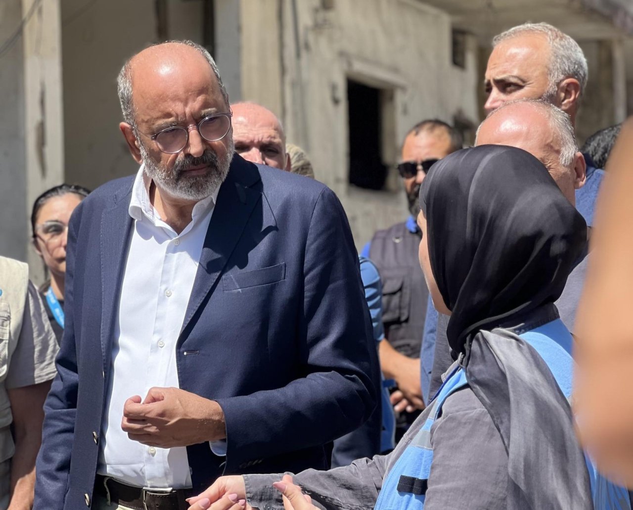 The UN Resident and Humanitarian Coordinator in Lebanon meets community members.