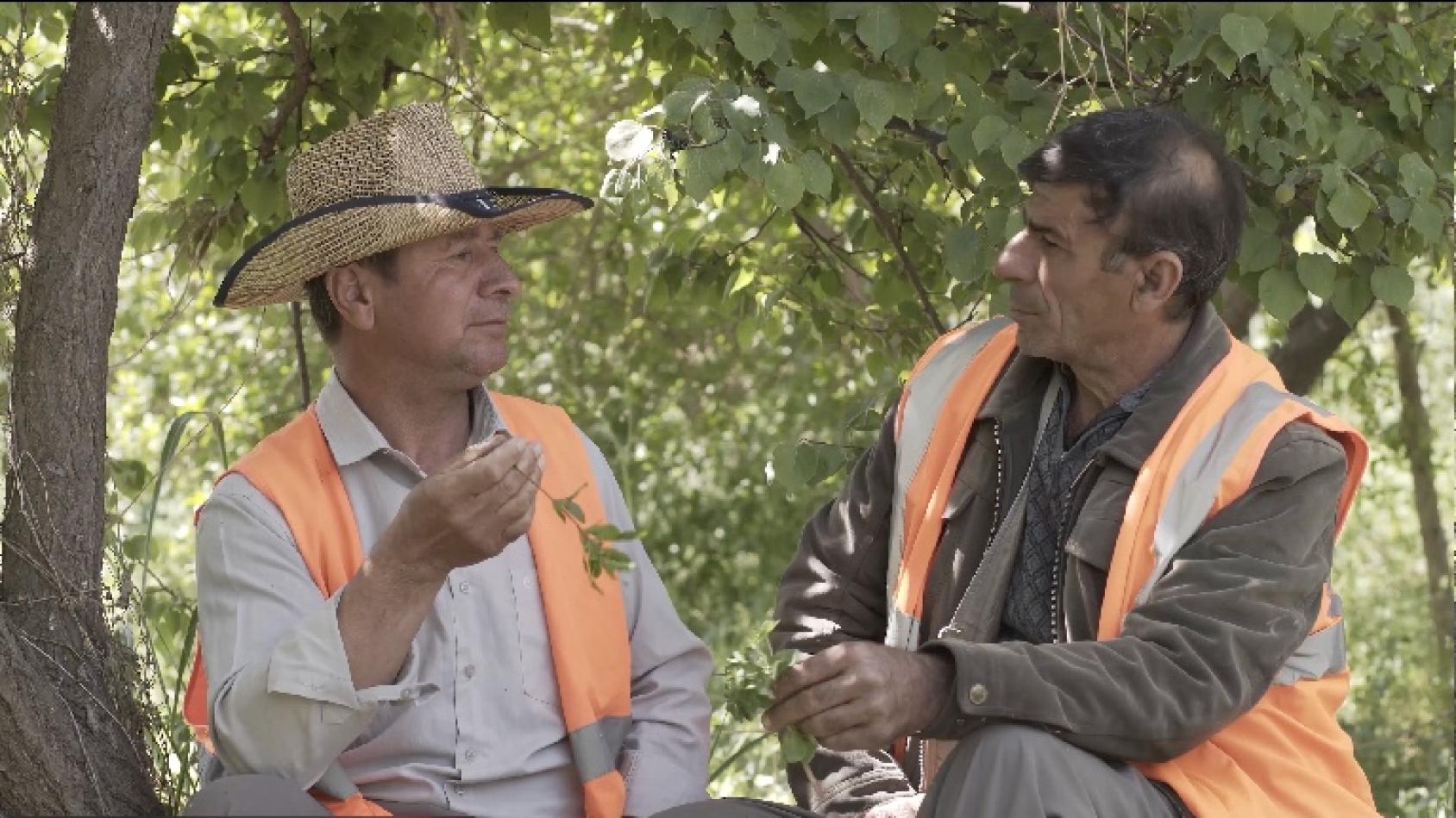 وليد عبد الخالق (إلى اليسار) وفارس حسين حيرو (إلى اليمين).