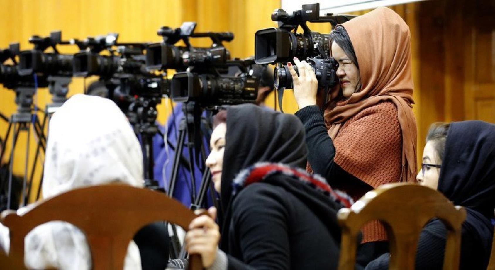Unas mujeres periodistas