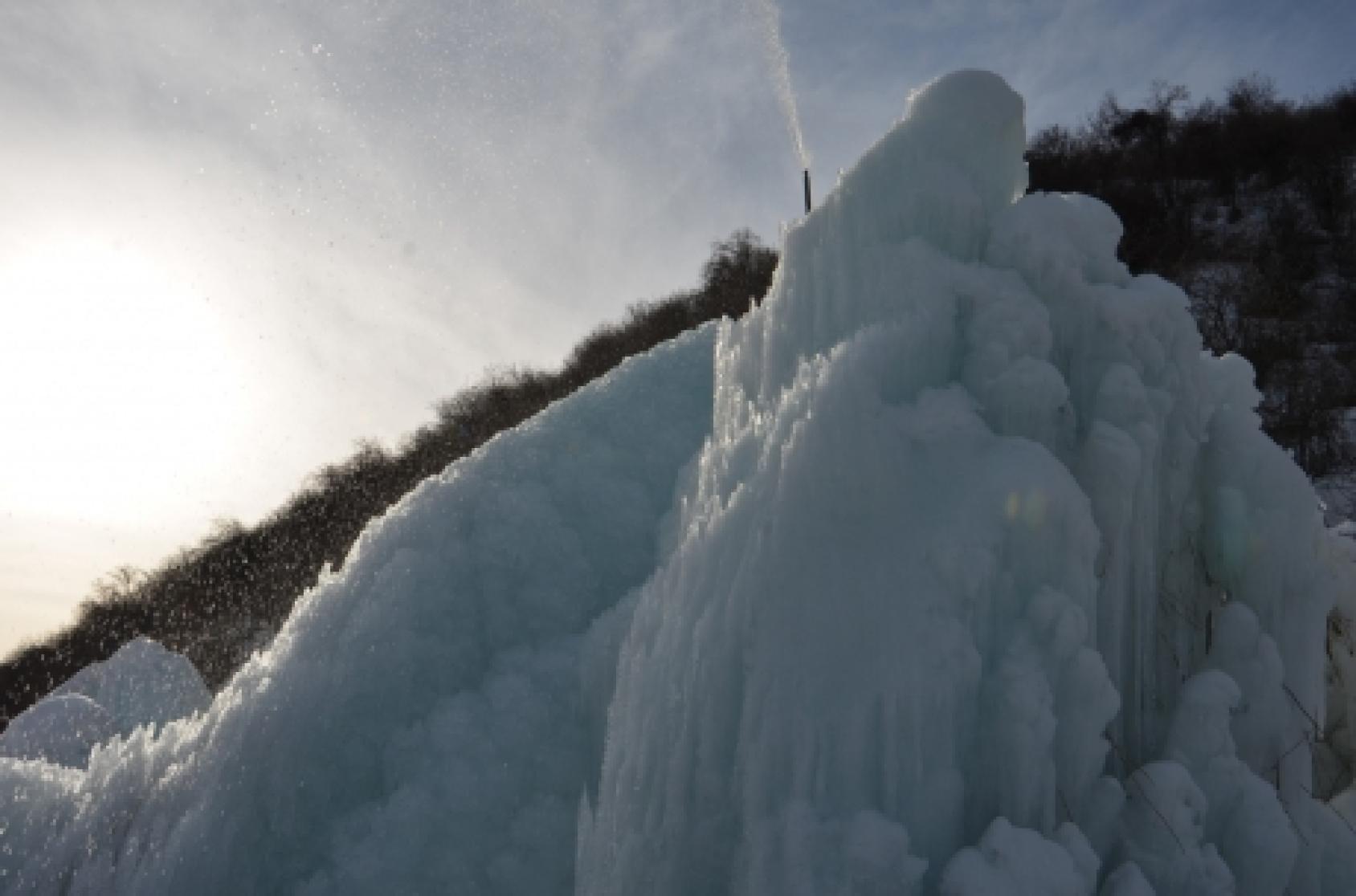 A giant icy glacier in a mountain