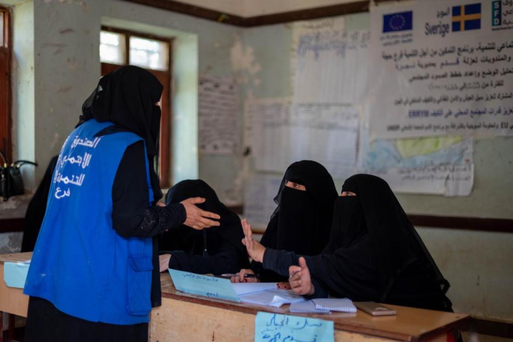  عنوان الصورة: أعضاء مجالس محلية منتخبون يحضرون تدريباً في تخطيط الصمود صورة: © برنامج الأمم المتحدة الإنمائي / اليمن 2023