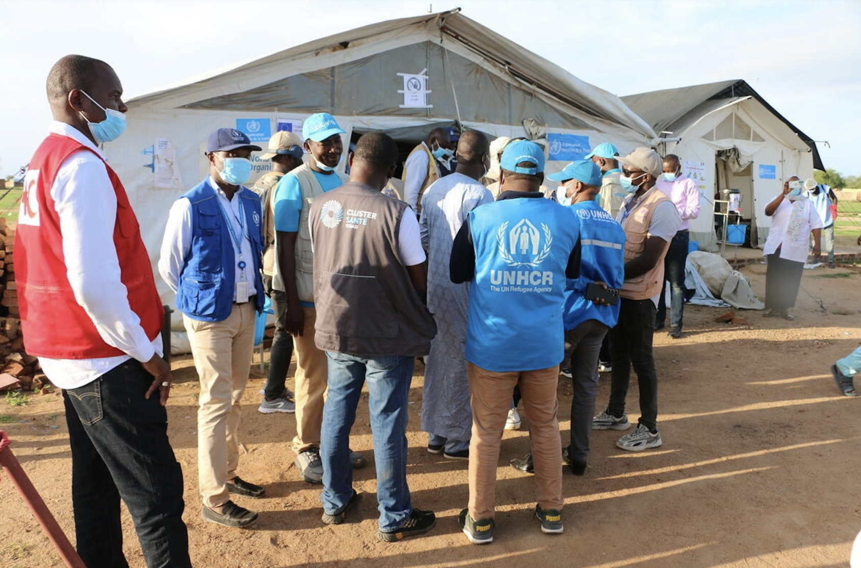 人道主义工作者们在杜吉的部长级访问期间举行会议，旨在协调应对措施以切断霍乱传播链。