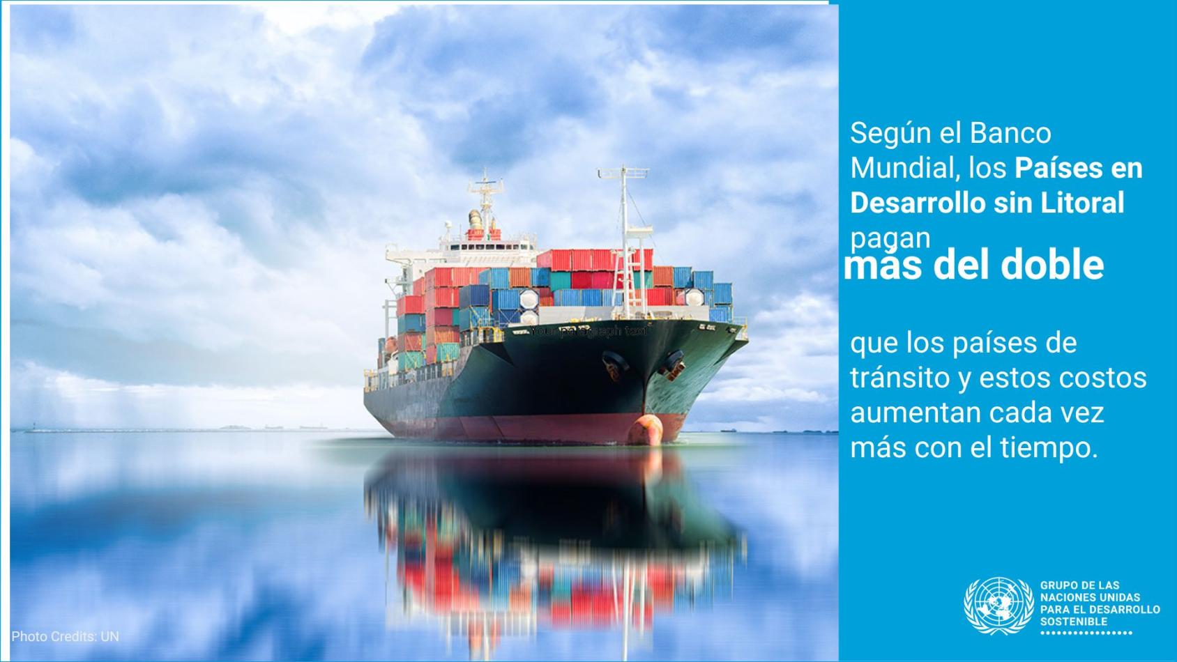 Barco llegando al puerto marítimo con mercancía