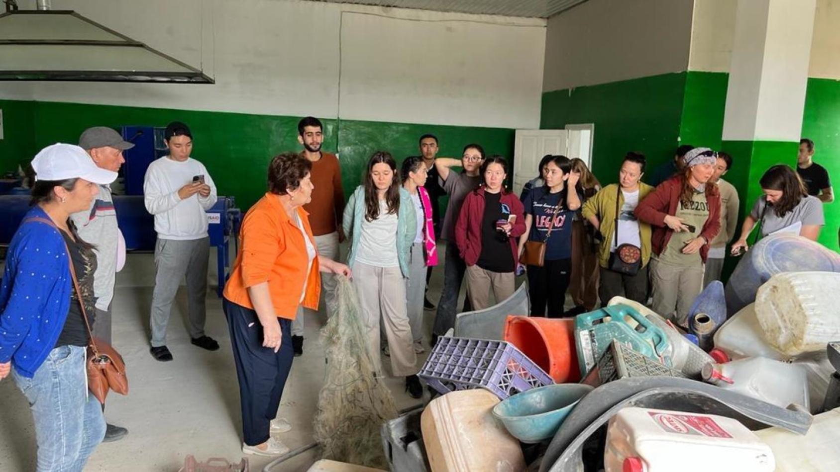 Группа людей на обучении