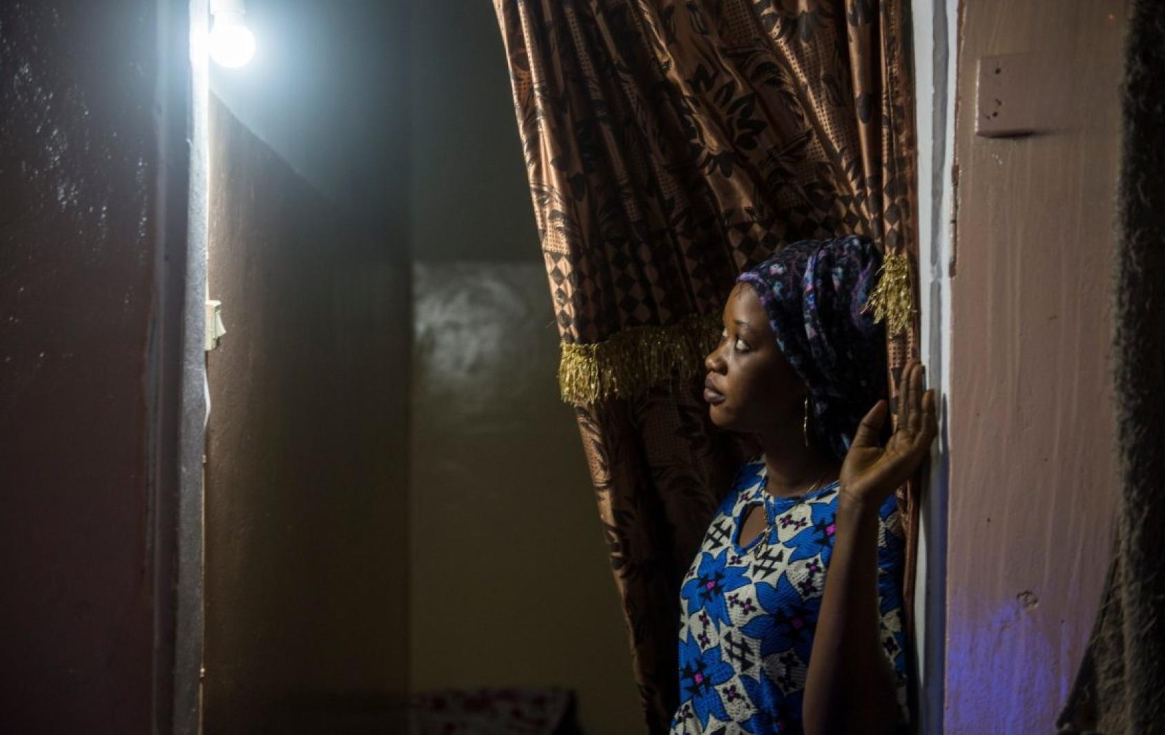 Si le Sénégal affiche l'un des taux d'électrification les plus élevés d'Afrique de l'Ouest, d'importantes disparités subsistent entre les ménages.