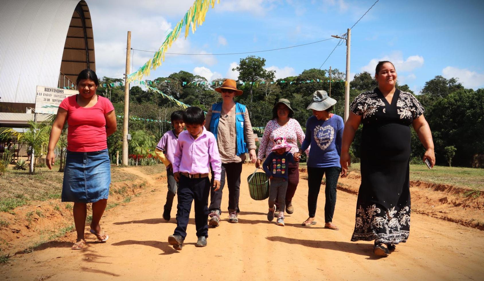 La coordinadora residente visita las comunidades de Londres 2, el Chorro y Santa Fe.