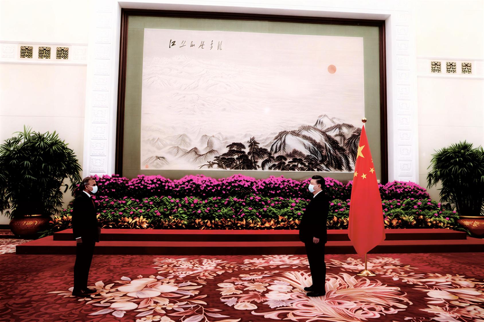 The UN Resident Coordinator in China presents his credentials.