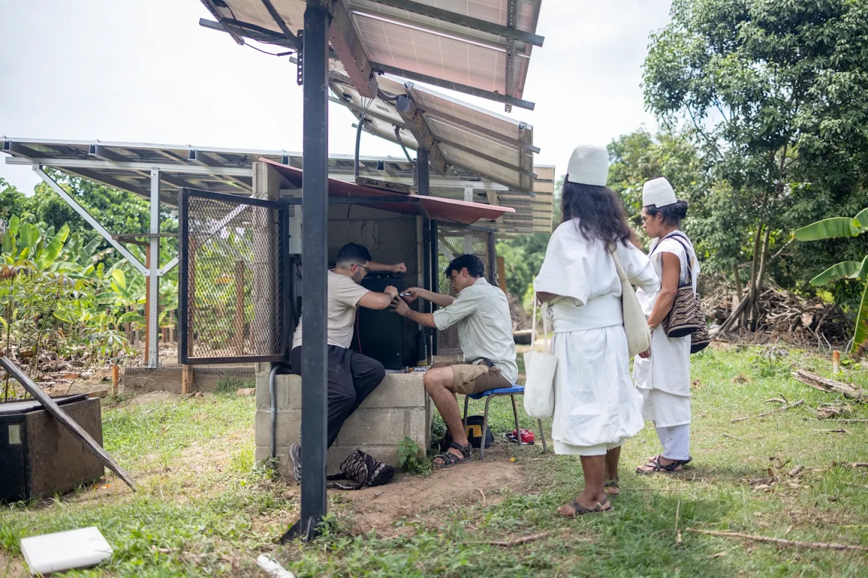 En Colombie, le jeune entrepreneur Pablo Castellanos Ramelli déploie, avec les communautés autochtones, un système solaire circulaire qui fournit une énergie propre et fiable.