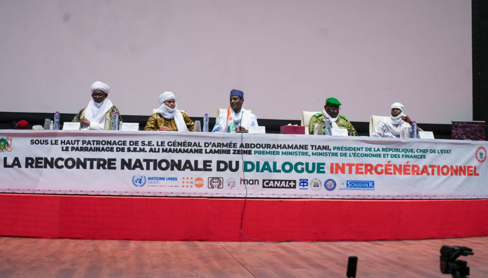 Sous le haut patronage du Président Abdourahamane Tiani et du Premier ministre Ali Mahamane Lamine Zeine — Rencontre nationale du Dialogue intergénérationnel.