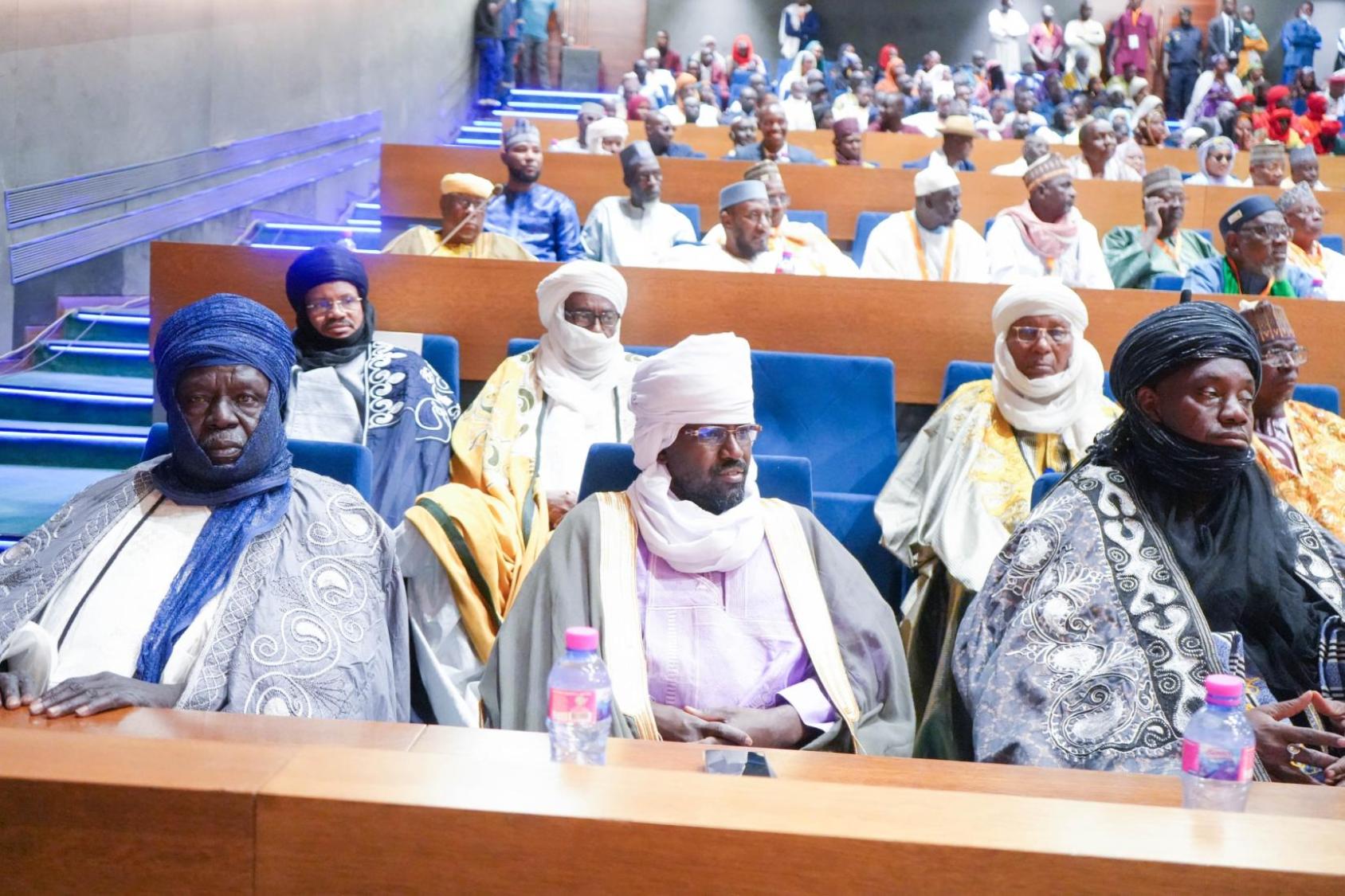 Chefs traditionnels et leaders communautaires participant à cette Rencontre nationale