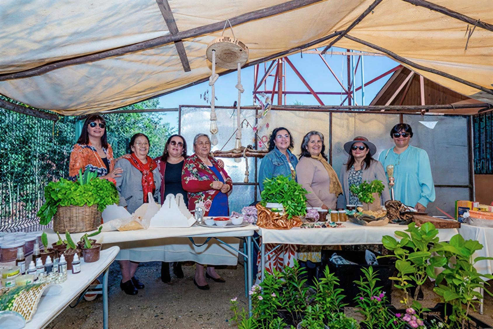 Un grupo de mujeres participa en un lanzamiento en Chile.