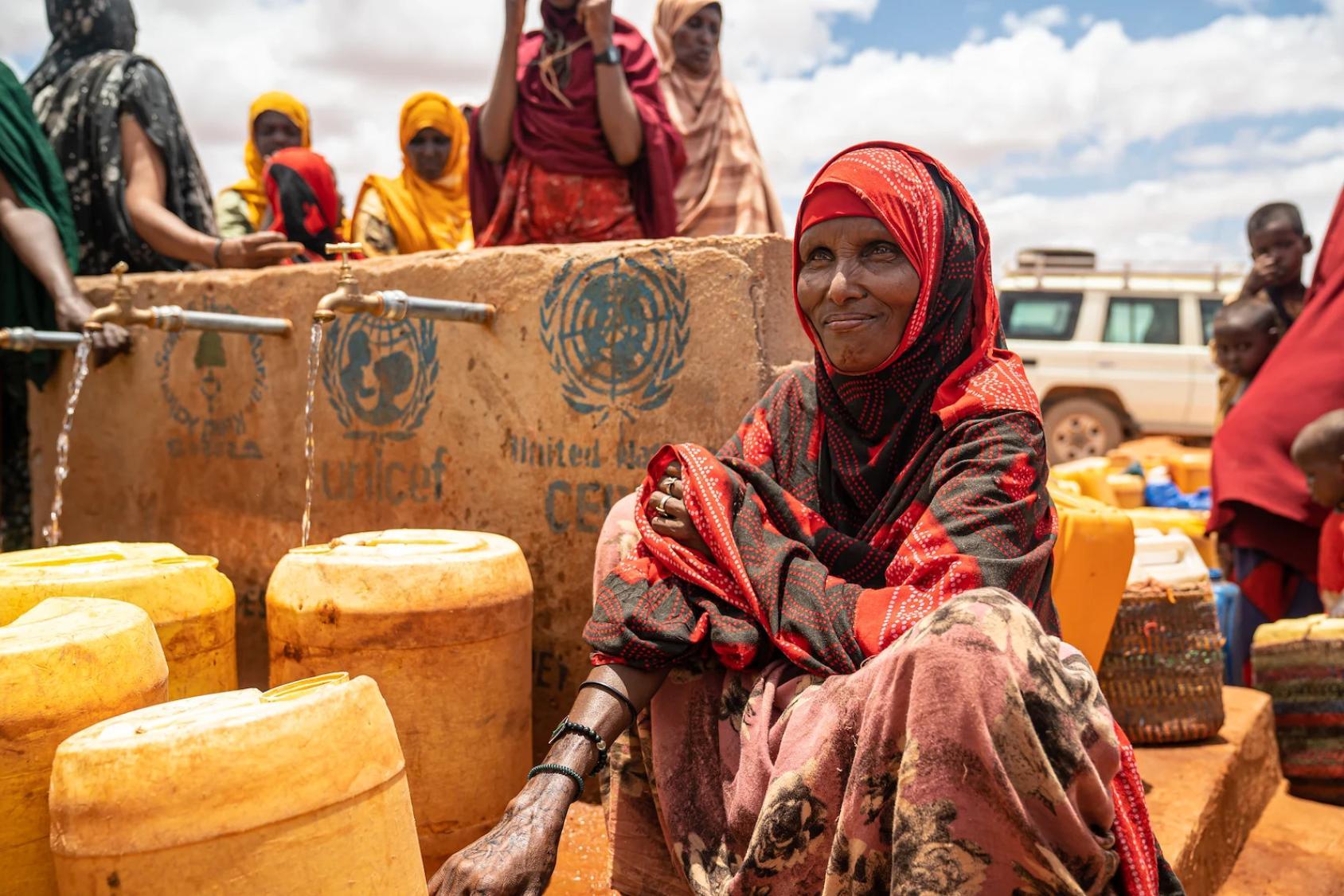 En Somalie, des femmes engagées dans la promotion de la paix contribuent à résoudre les conflits grâce à la communication non violente, une méthode qui enseigne aux gens à écouter et à réagir sans hostilité.
