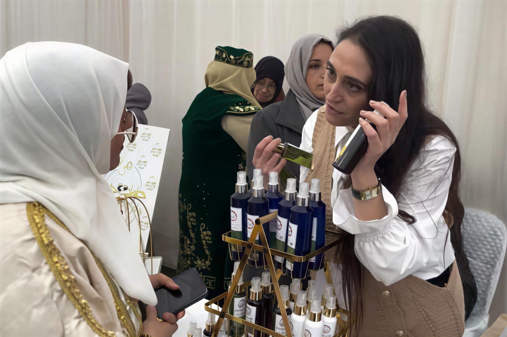 Des membres d’une communauté locale engagés dans des activités agricoles durable.