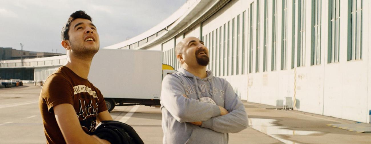 Durante un año, el documental siguió la vida del estudiante sirio Ibrahim (izquierda) y de la fisioterapeuta iraquí Qutaiba (derecha).