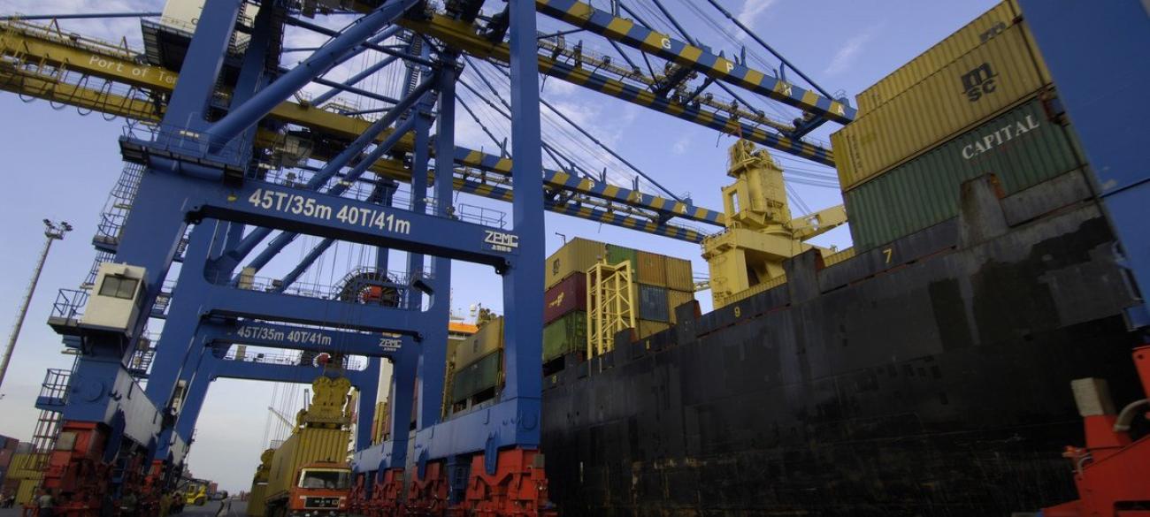  Загрузка корабля в порту