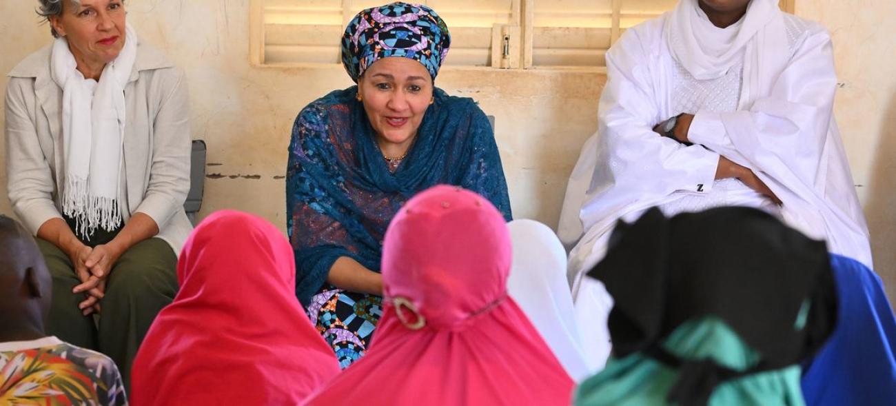 UN Deputy Secretary-General Amina Mohammed with school children in Niamey