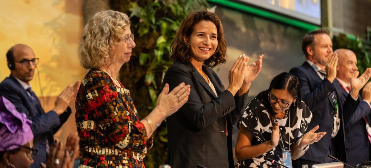 La directora ejecutiva del PNUMA y Leila Benali, presidenta de la UNEA-6,