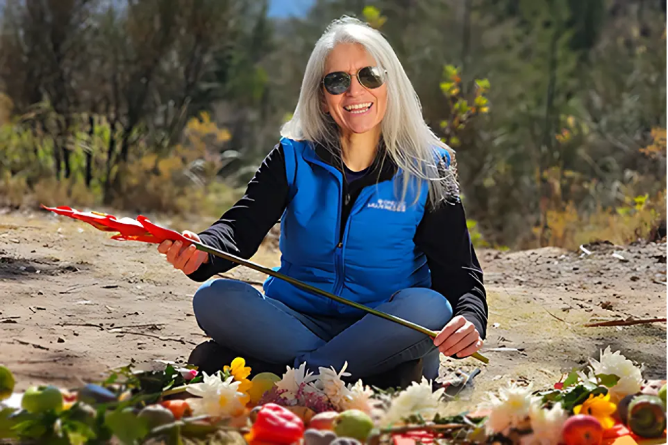 Nidya Pesántez surrounded by flowers