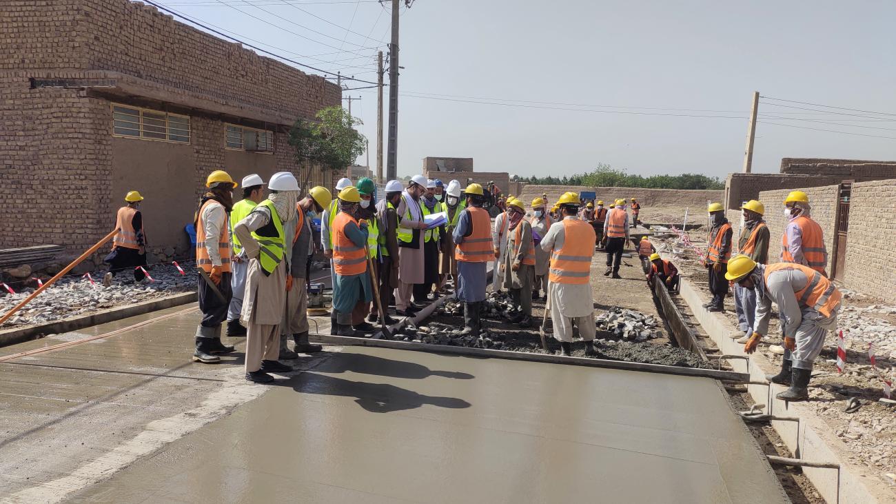 ترميم الشارع باستخدام الخرسانة في قرية سيد آباد، المنطقة ١٣، مدينة هرات – ٢٨ أبريل ٢٠٢٥