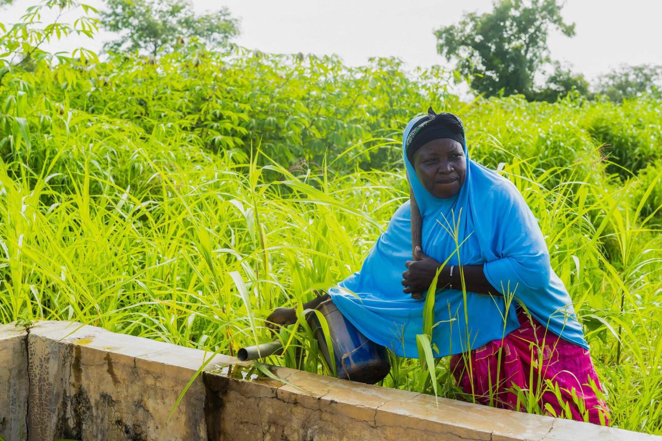 A Malian woman accesses a water spout.