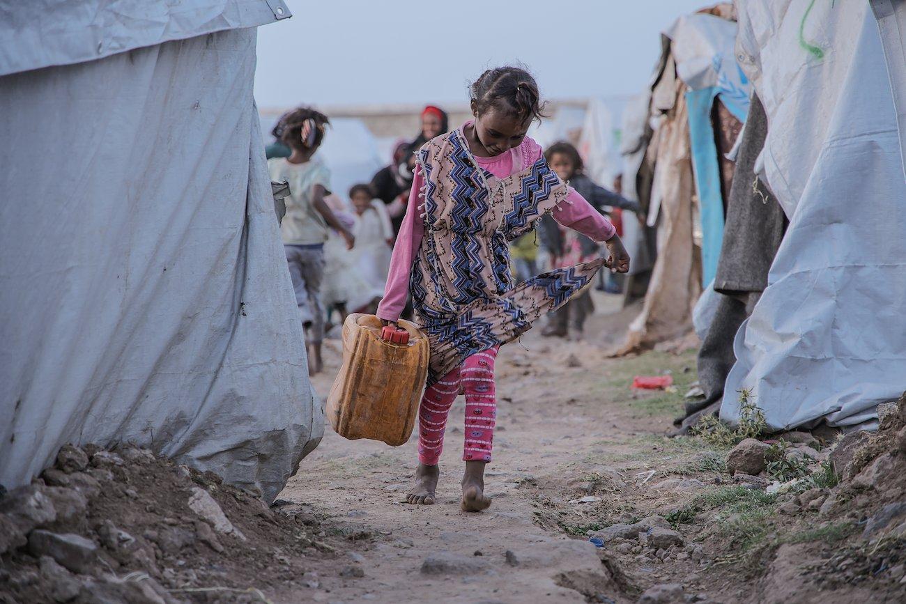 المخاطر البيئية من الصعوبات التي يواجهها الأطفال في اليمن.